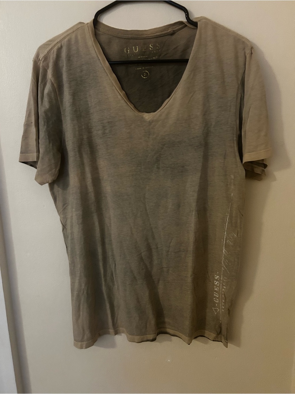 Guess Men’s Short Sleeve V-Neck T-Shirt in Taupe